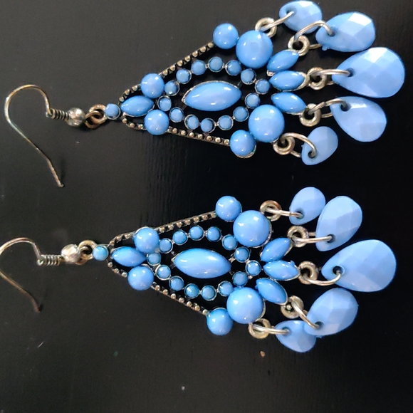 Blue costume earrings - Picture 3 of 3